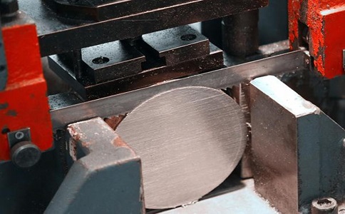 昌邑双金属带锯条牙齿碎裂或折断的原因是什么？